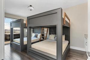 BRAND NEW Side by Side Homes - Sleeps 24 Guests