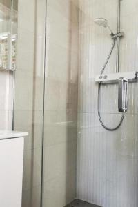 Apartments with parking space Vir - 23962