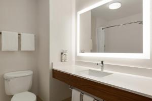 Standard Room room in Holiday Inn Express- West Sacramento an IHG Hotel