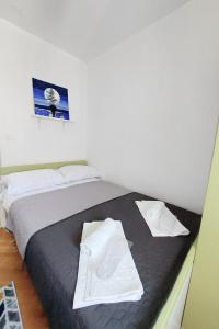 Apartments with WiFi Sibenik - 24413