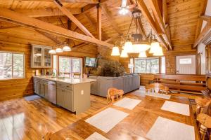 1 Mi to Heavenly Resort Cozy Home with Deck!