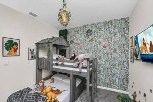 Stylish 5-Bedroom Villa - Perfect Disney Getaway!