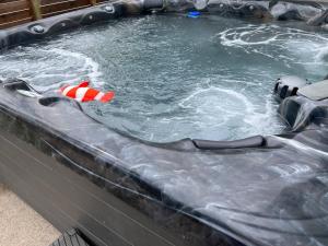 Minutes from The Strand & Shops | Pet-friendly!