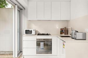 Coogee Cove - Coastal Studio near Beach & Dining