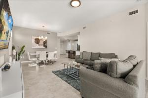 3 Bedrooms 2 Bathrooms Storey Lake 3180-308
