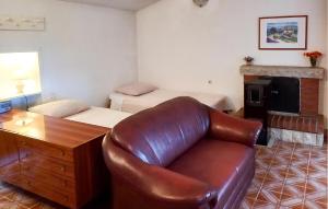 Amazing Home In Koromacno