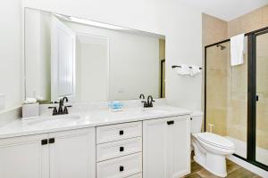 Tropical Orange Villa Near Disney With Margaritaville Resort & Island H20 Waterpark Access - 2920Cs