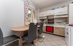 Stunning Apartment In Pakostane 