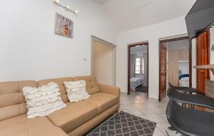 2 Bedroom Nice Apartment In Pakostane