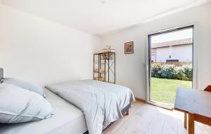 Maisons de vacances Gorgeous Home In Vielle Saint Girons : photos des chambres