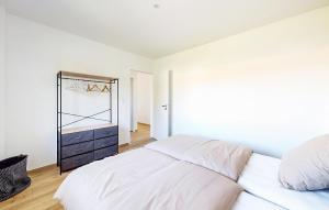 Maisons de vacances Gorgeous Home In Vielle Saint Girons : photos des chambres