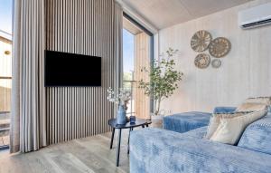 Nice Home In Kerkdriel With Lake View