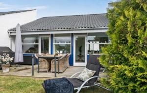 Stunning Home In Væggerløse With Wifi