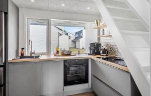 Stunning Home In Væggerløse With Wifi