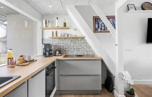 Stunning Home In Væggerløse With Wifi