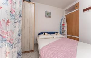 Stunning Apartment In Pakostane