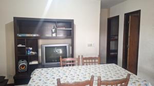 Casa a duas quadras da praia - Balneário Saint Etienne - Matinhos