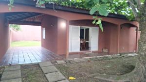 Casa a duas quadras da praia - Balneário Saint Etienne - Matinhos