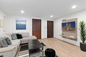 Two KING Size Beds in Historic Downtown DGO