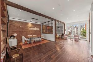 399- Luxury 6BR 5Baths Townhouse with Garage in Carroll