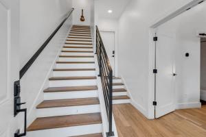 Spacious Nashville Stay - 2 Homes, 15 Guests