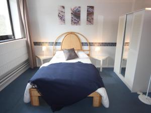 La Roche Riverside Mansion