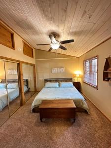 Cozy Beaver Lake Getaway