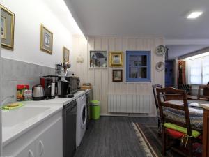 Maisons de vacances Charmant Studio avec Jardin et Terrasses, Environnement Calme et Historique - FR-1-583-383 : photos des chambres