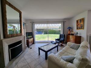 Maisons de vacances Maison moderne 8 pers a St Gildas de Rhuys, pres du bourg et falaises - FR-1-775-29 : photos des chambres