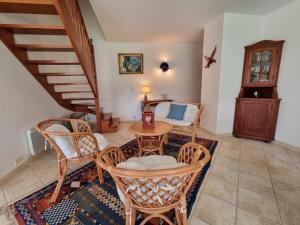 Maisons de vacances Maison moderne 8 pers a St Gildas de Rhuys, pres du bourg et falaises - FR-1-775-29 : photos des chambres