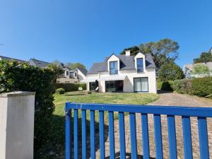 Maisons de vacances Maison moderne 8 pers a St Gildas de Rhuys, pres du bourg et falaises - FR-1-775-29 : photos des chambres