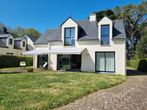 Maisons de vacances Maison moderne 8 pers a St Gildas de Rhuys, pres du bourg et falaises - FR-1-775-29 : photos des chambres