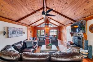 LAKE Views-Dock-FISH-Jacuzzi-Boat Rental service