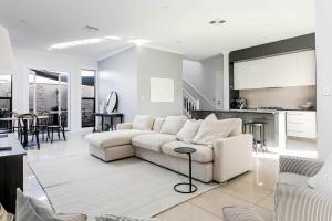 Belle Maison - Glenelg, Cafe, Family, Beach