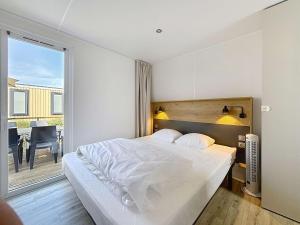 Maisons de vacances Mobile-home Grand Confort 4 pers, 2 ch, 2 sdb, plage, piscine, fitness, terrasse - Jullouville - FR-1-361A-57 : photos des chambres