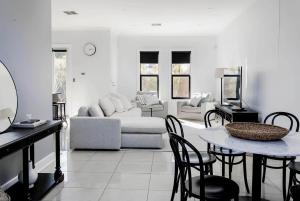 Belle Maison - Glenelg, Cafe, Family, Beach