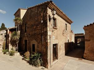 Traditional house for 4 people in Valveralla