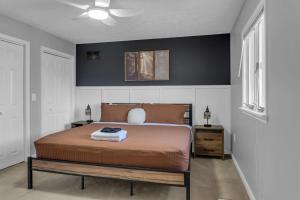 Lake Barkley Retreat - Newly Renovated - 5 BR