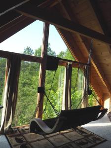 Peek-A-View*Romantic Swing MountnView Hottub