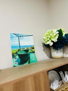 CENTRAL Location, KINGSTON, 1 Queen BDR, AC, WiFi, HOT WATER, FREE Parking Beyond The Salt MODERN Apt