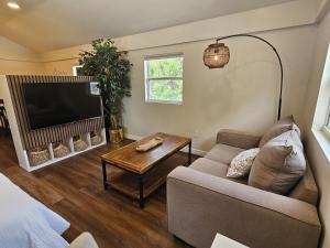 Villa del Sol St Pete The Loft