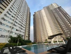 Moore HQ 1BEDROOM Avida Tower 2