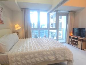 BGC Uptown Parksuites Cosy 1 Bedroom Suite with balcony 300MBPS wifi