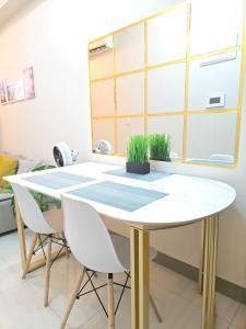 BGC Uptown Parksuites Cosy 1 Bedroom Suite with balcony 300MBPS wifi