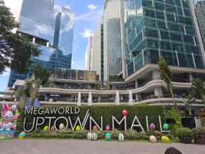 BGC Uptown Parksuites Cosy 1 Bedroom Suite with balcony 300MBPS wifi