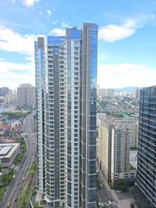 BGC Uptown Parksuites Cosy 1 Bedroom Suite with balcony 300MBPS wifi