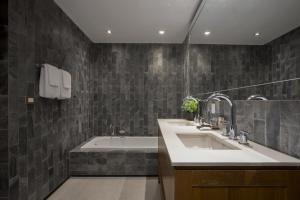 LUXX Langsuan Hotel - SHA Plus