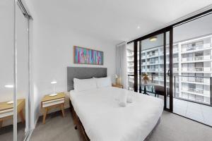 Your Central Broadbeach Escape