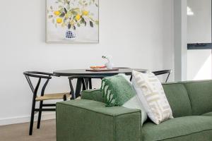 Newly Furnished 2BR Apt in Kingston Foreshore - Hosted by Canstay