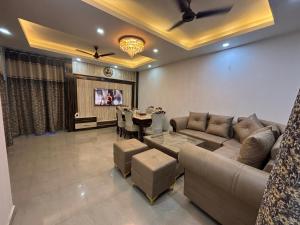 Luxury Downtown Stay AirportView